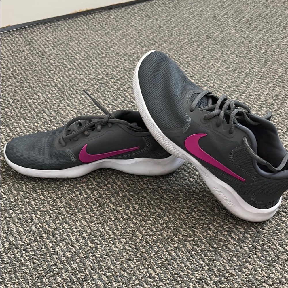 💕Nike Charcoal & Pink Sneakers - Picture 6 of 6